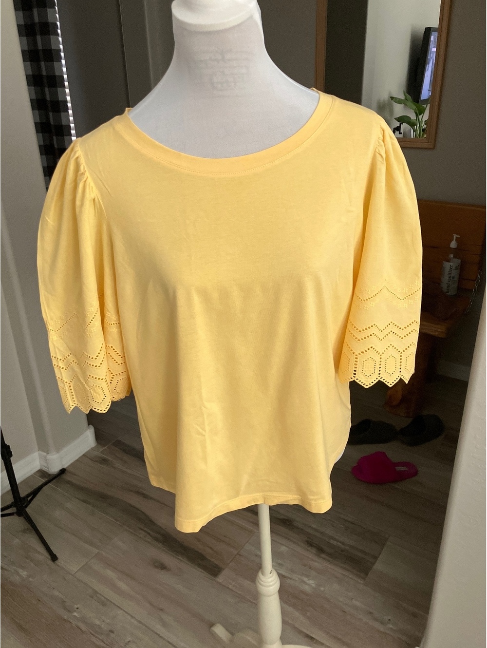 Pre-Loved Banana Republic Eyelet Sleeve Top, Size Large